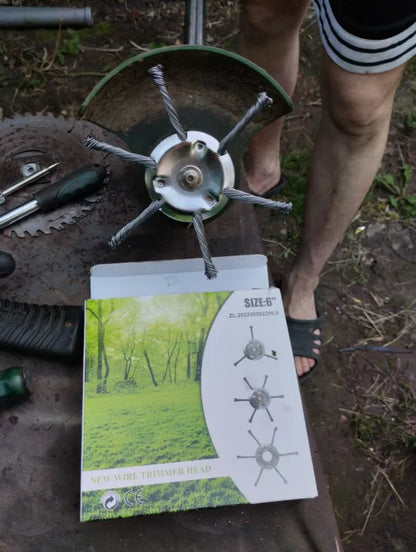 🇵🇹 A cabeça do cortador de relva possui 6 lâminas em aço inoxidável