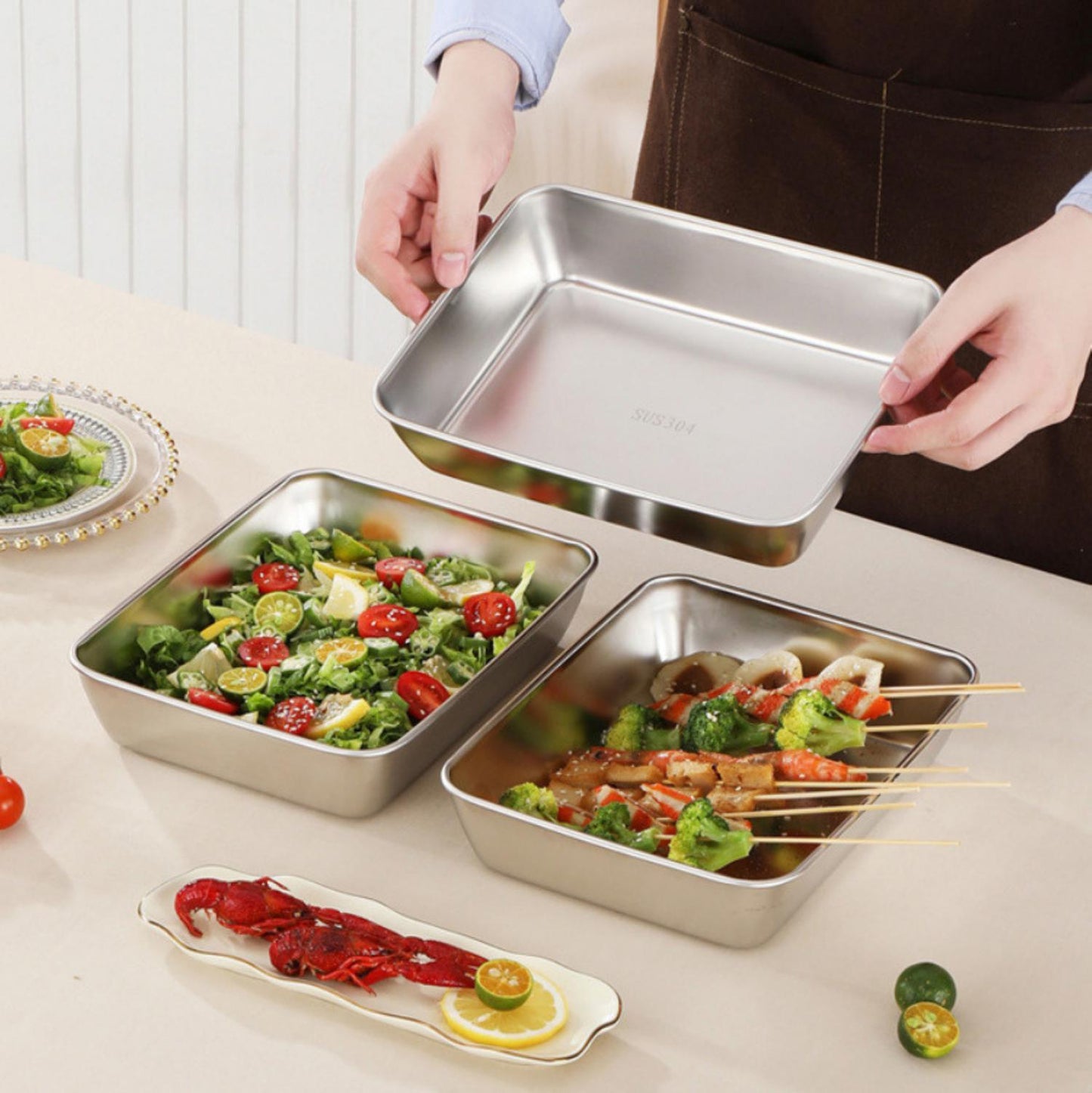 Conjunto de 2 caixas com tampa para tabuleiro de servir em aço inoxidável.