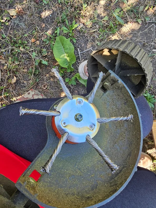 🇵🇹 A cabeça do cortador de relva possui 6 lâminas em aço inoxidável