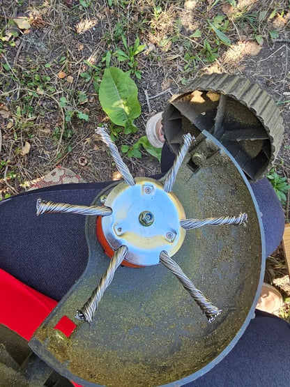 🇵🇹 A cabeça do cortador de relva possui 6 lâminas em aço inoxidável